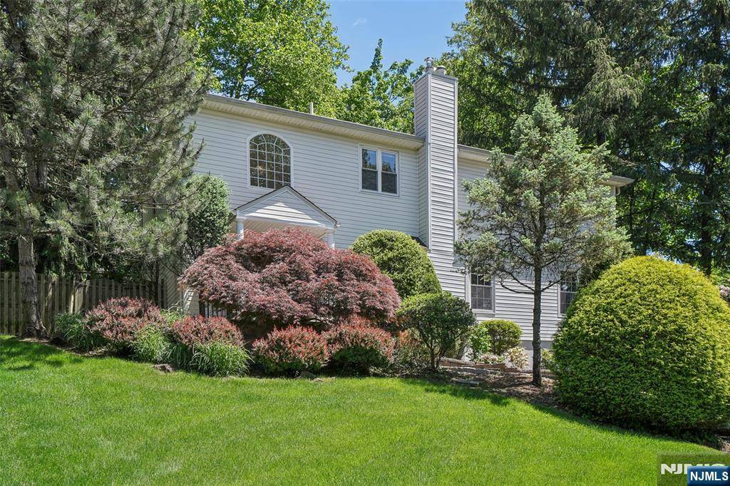 Tenafly, NJ 07670,43 Lawrence Pkwy