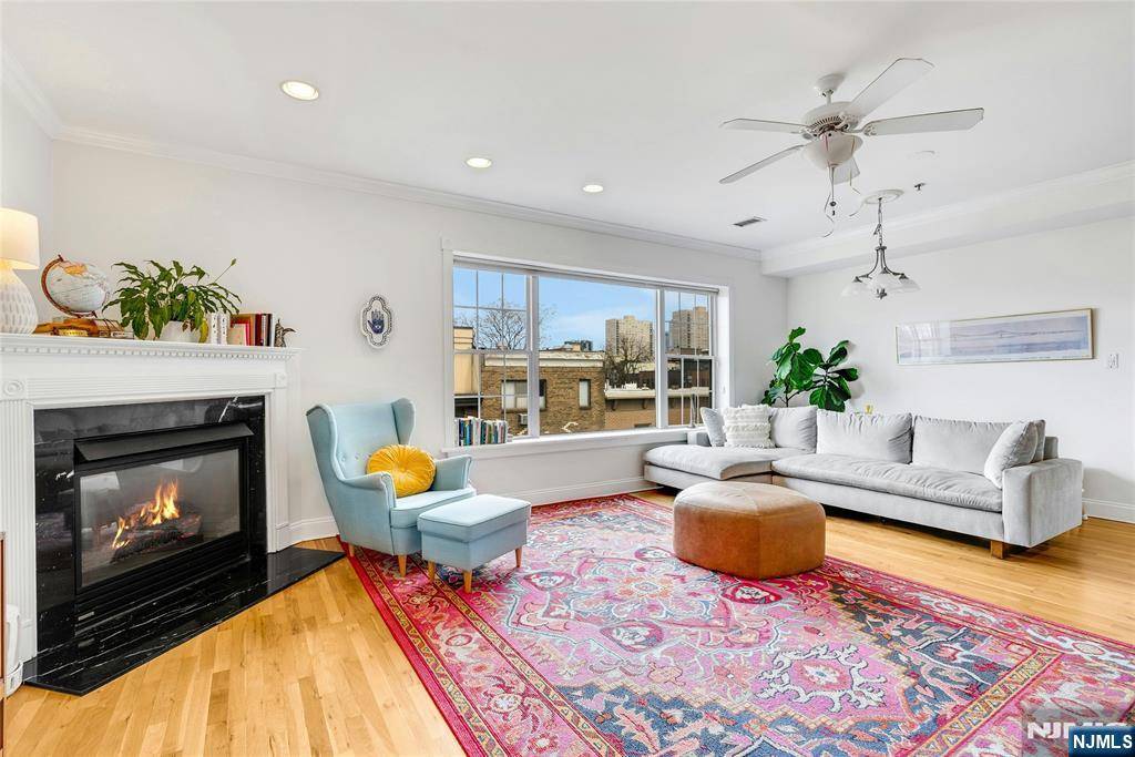 Hoboken, NJ 07030,99 Park AVE #5D