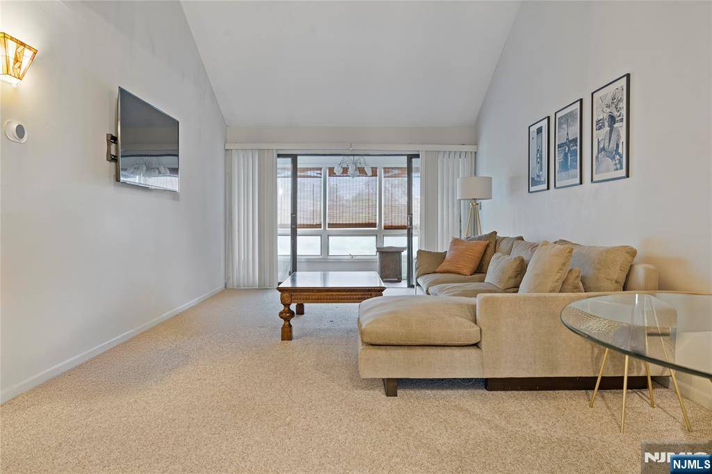 Long Hill, NJ 07933,19 Sunrise DR