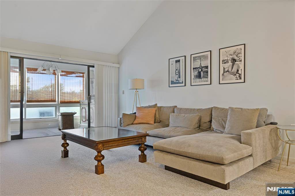 Long Hill, NJ 07933,19 Sunrise DR