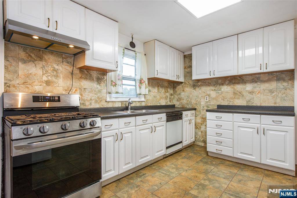 West Orange, NJ 07052,33 Lorelei RD