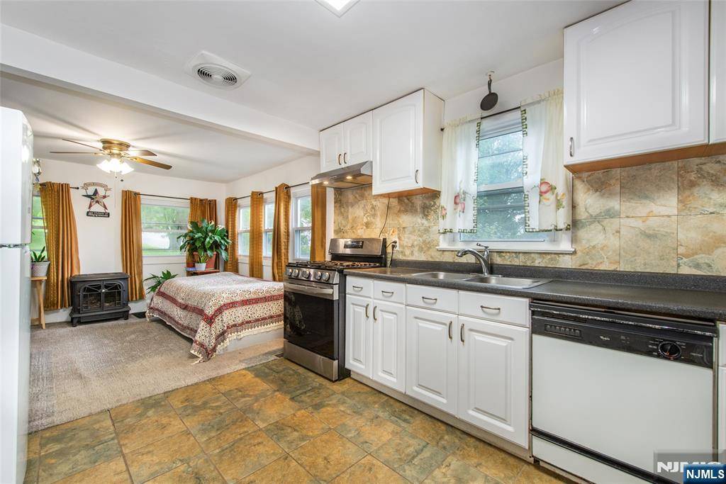 West Orange, NJ 07052,33 Lorelei RD