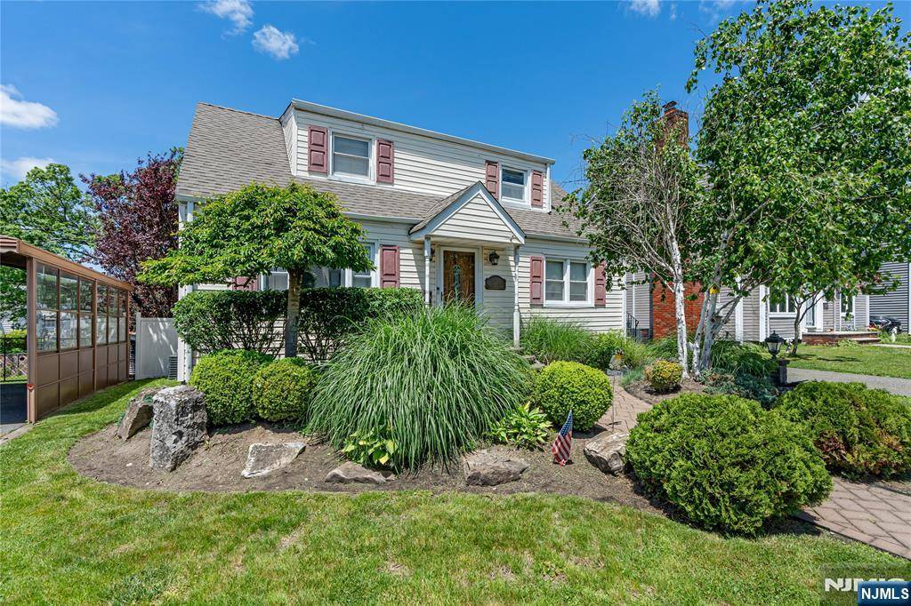 Totowa, NJ 07512,9 Knollwood RD