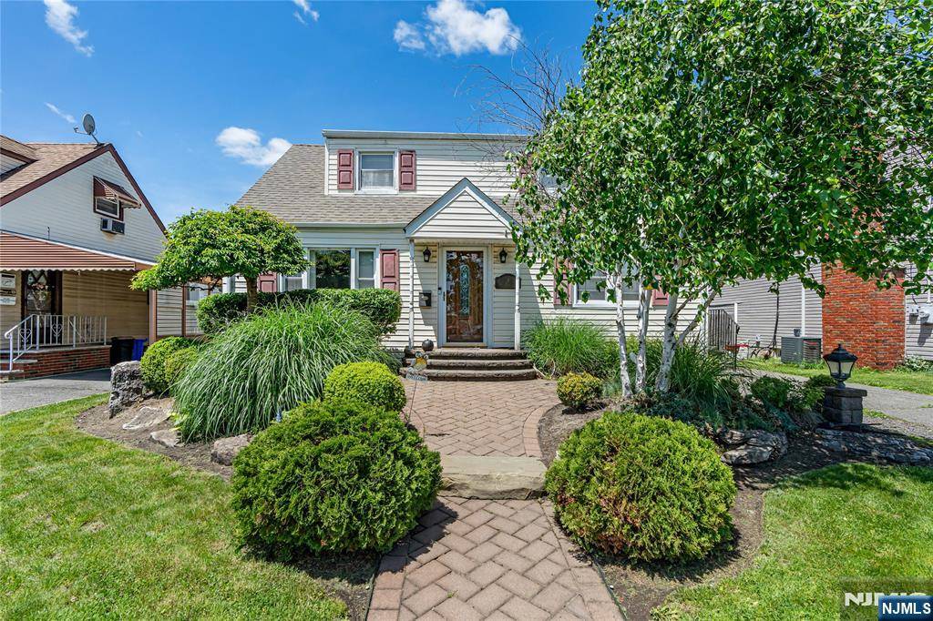 Totowa, NJ 07512,9 Knollwood RD