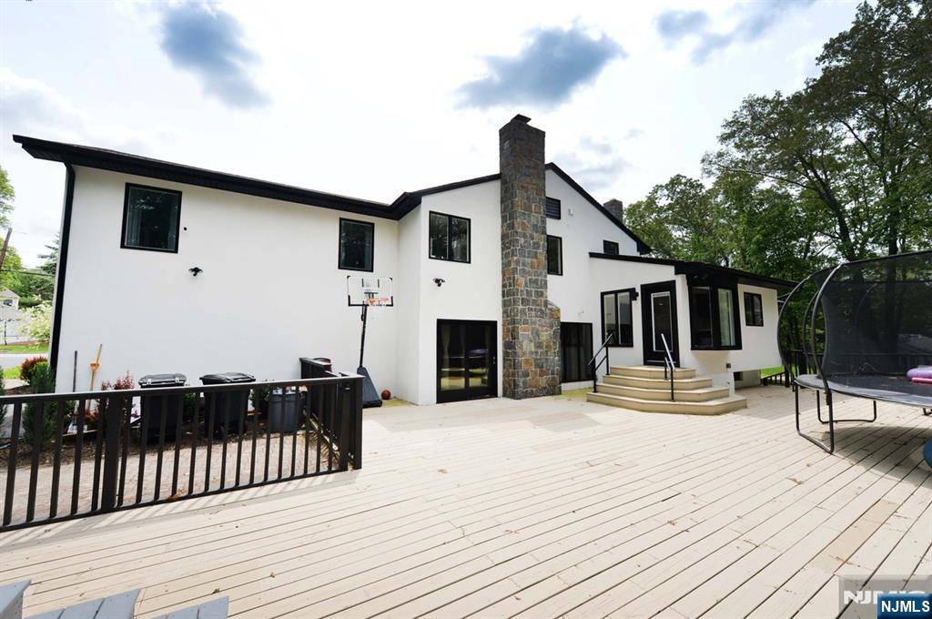 Franklin Lakes, NJ 07417,880 Briarwoods RD