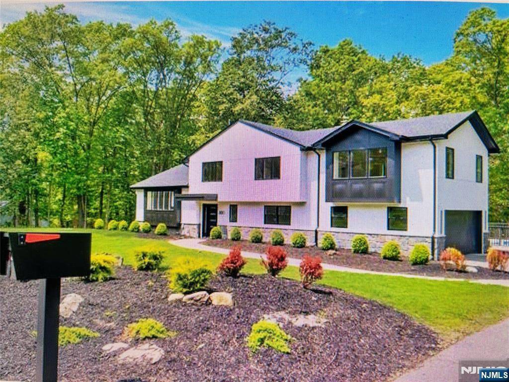 Franklin Lakes, NJ 07417,880 Briarwoods RD