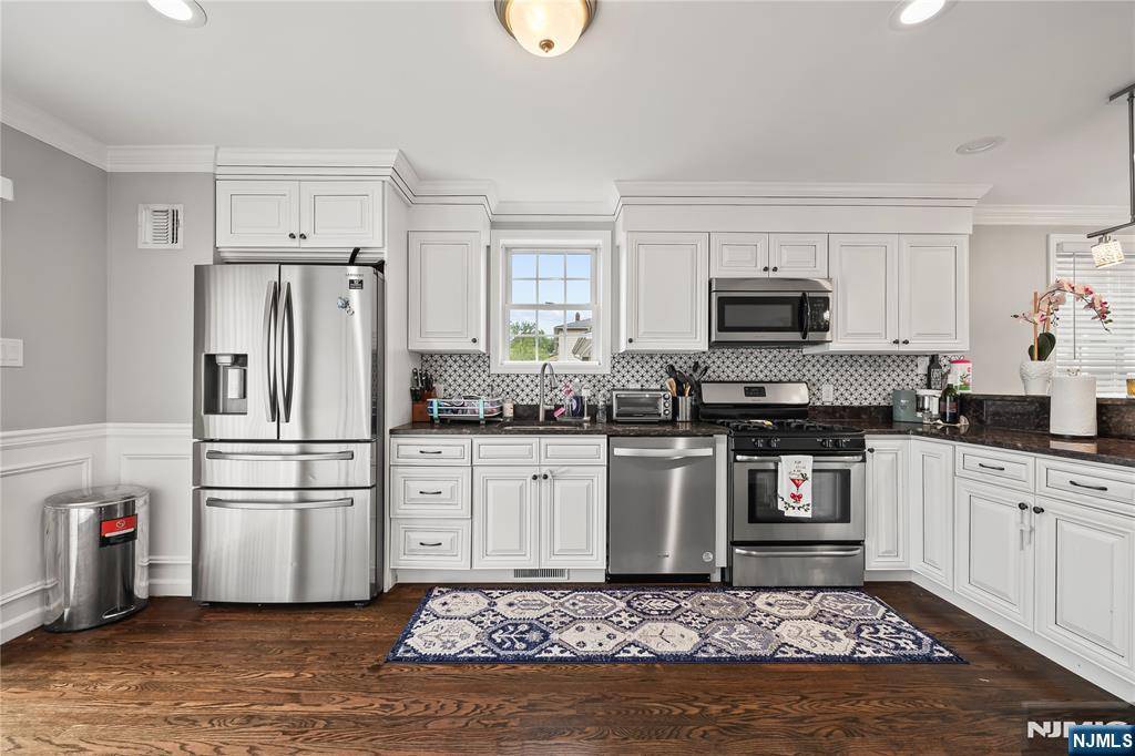 Wallington, NJ 07057,15 Kossuth ST