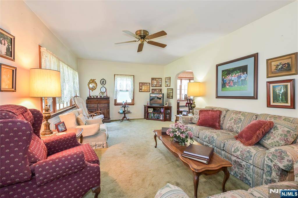 Tenafly, NJ 07670,18 Norman PL