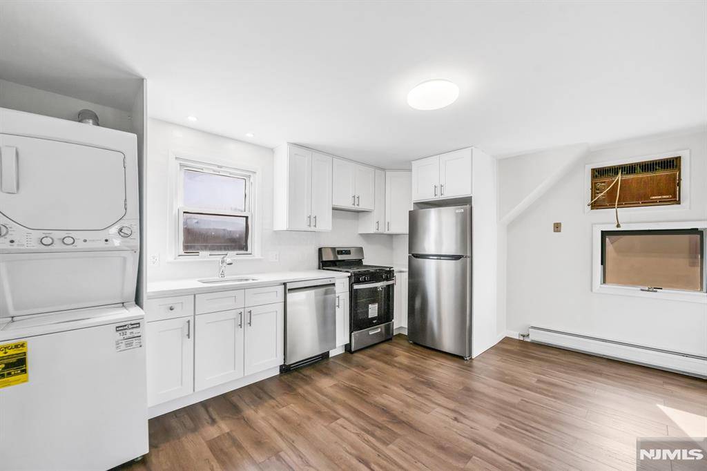 Elmwood Park, NJ 07407,316 Kipp AVE #2