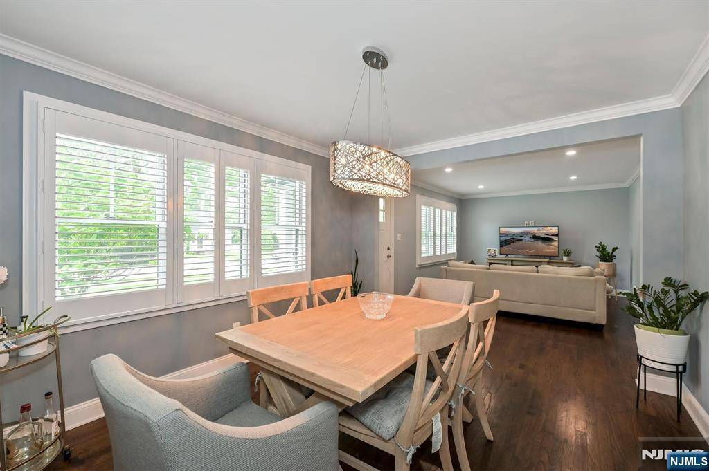 Ridgewood, NJ 07450,373 Deerfield ST
