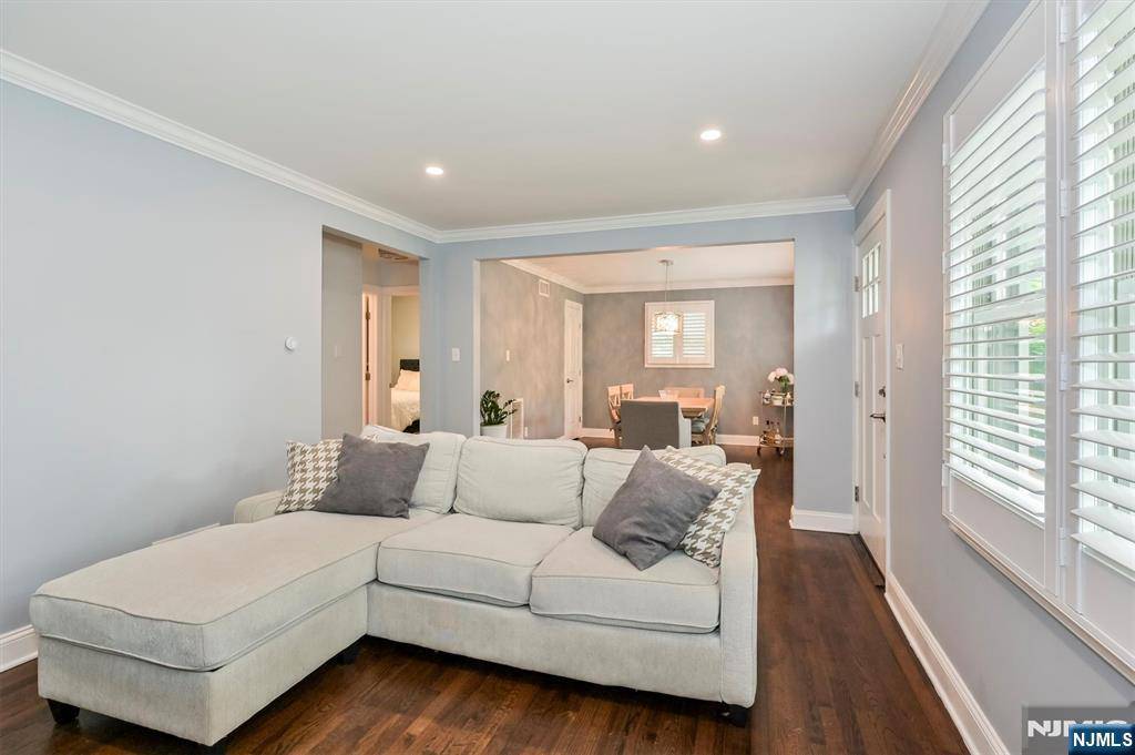 Ridgewood, NJ 07450,373 Deerfield ST
