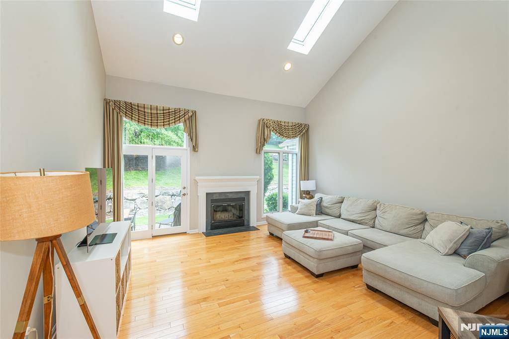 Montville Township, NJ 07045,22 Aynsley CT
