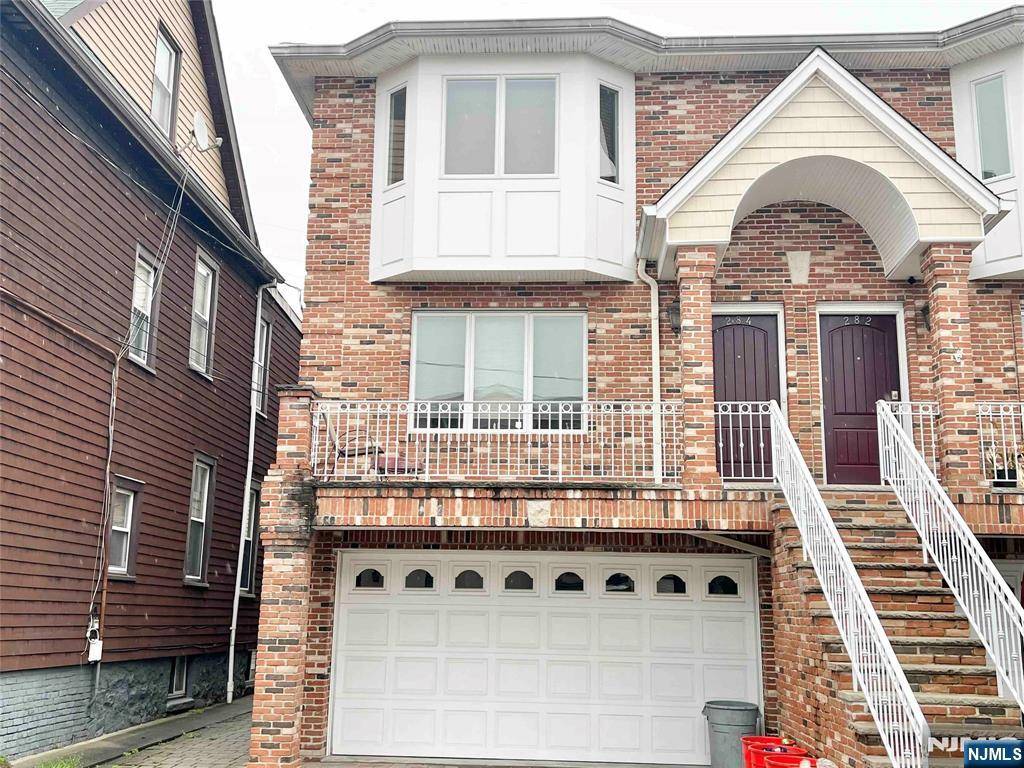 Cliffside Park, NJ 07010,284 John ST #2