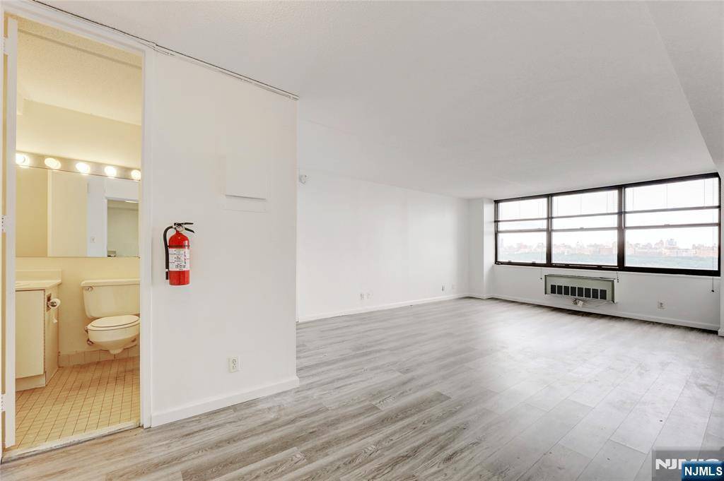 Guttenberg, NJ 07093,7002 Boulevard East #15p