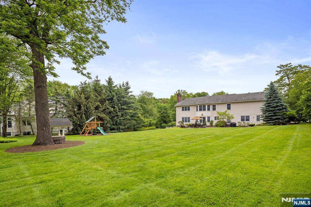 Demarest, NJ 07627,6 Lauren Pond CT