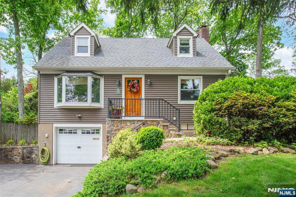 Wayne, NJ 07470,197 Oakwood DR