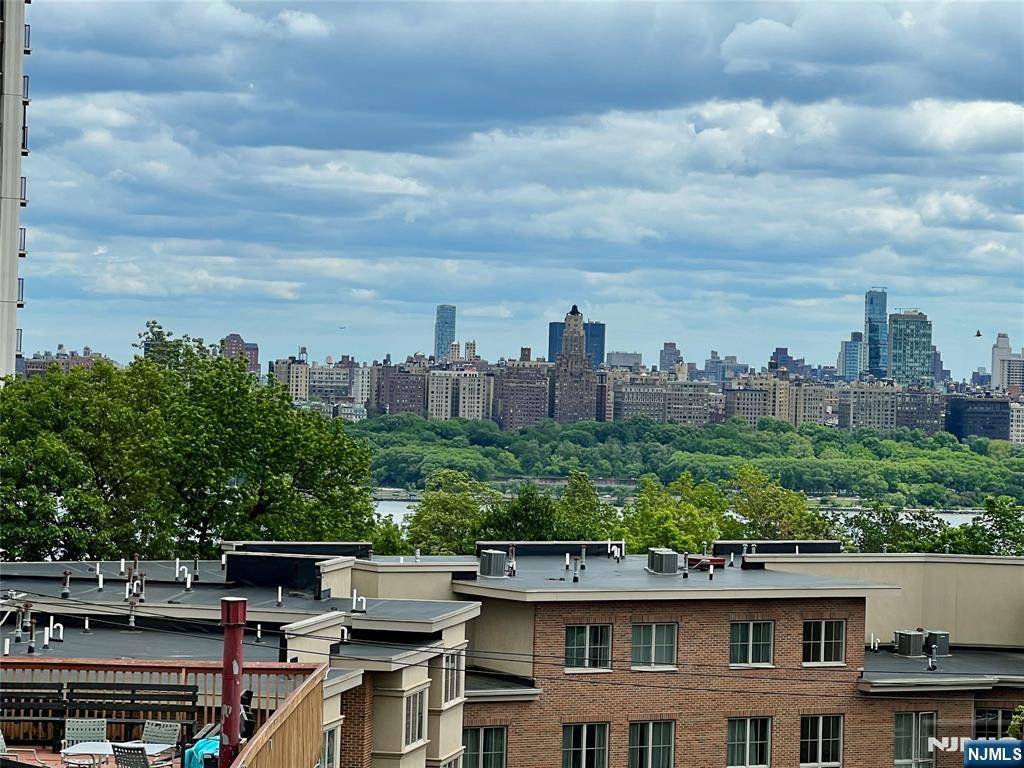 Cliffside Park, NJ 07010,238 N Palisade AVE #8
