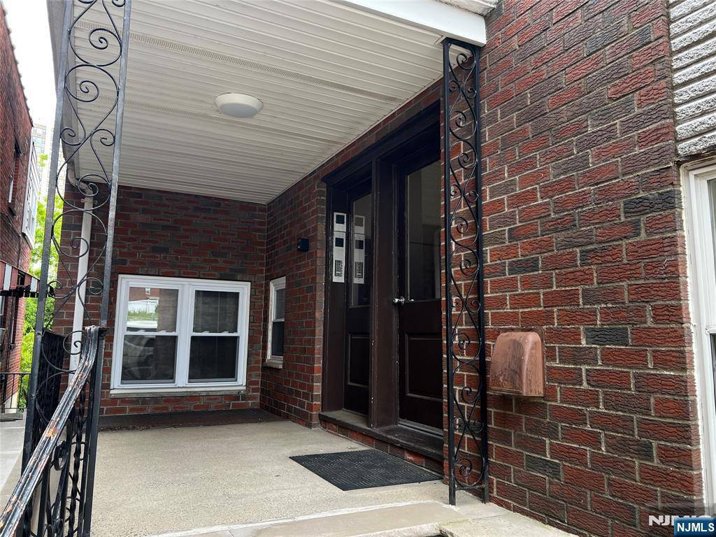 Cliffside Park, NJ 07010,238 N Palisade AVE #8