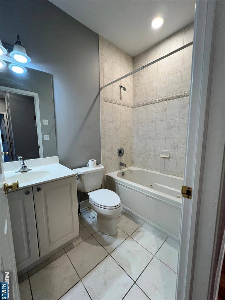 Park Ridge, NJ 07656,107 Hawthorne AVE #D