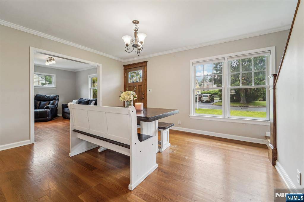 Waldwick, NJ 07463,16 Richard DR
