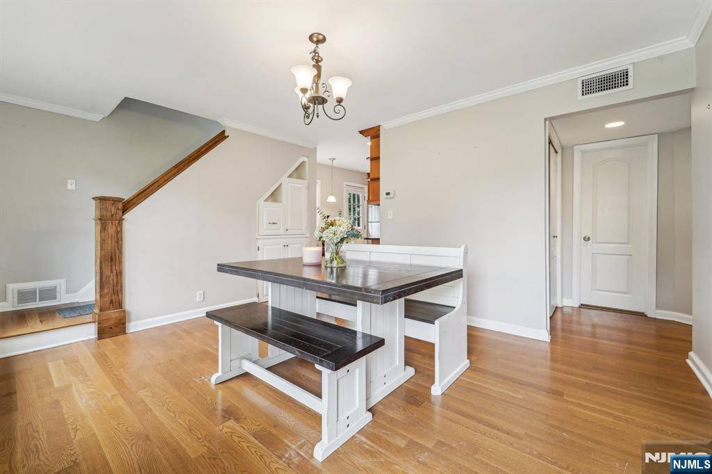 Waldwick, NJ 07463,16 Richard DR