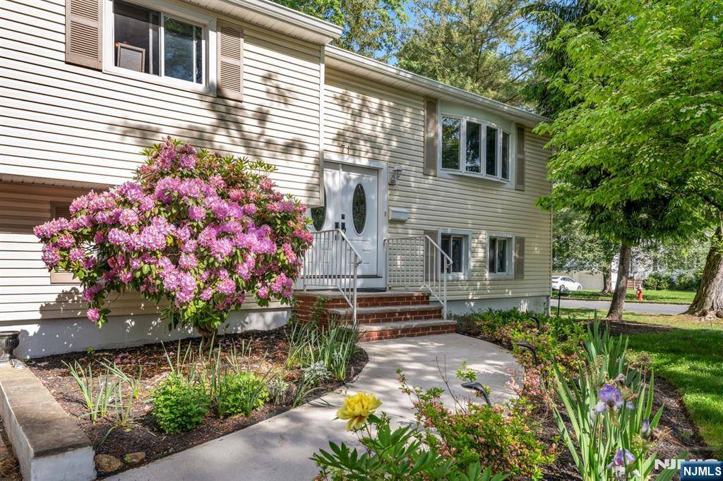 Livingston, NJ 07039,71 Glendale AVE