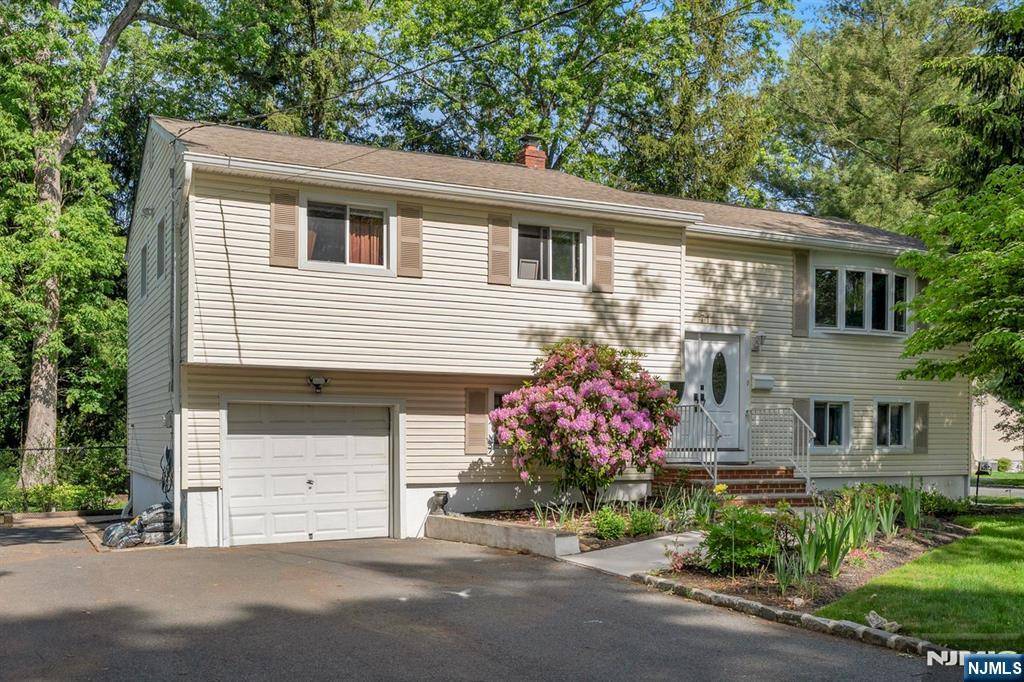 Livingston, NJ 07039,71 Glendale AVE