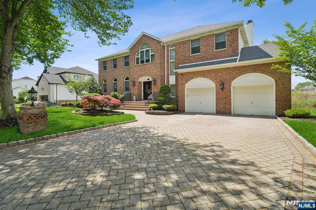 Paramus, NJ 07652,313 Cardinal PL