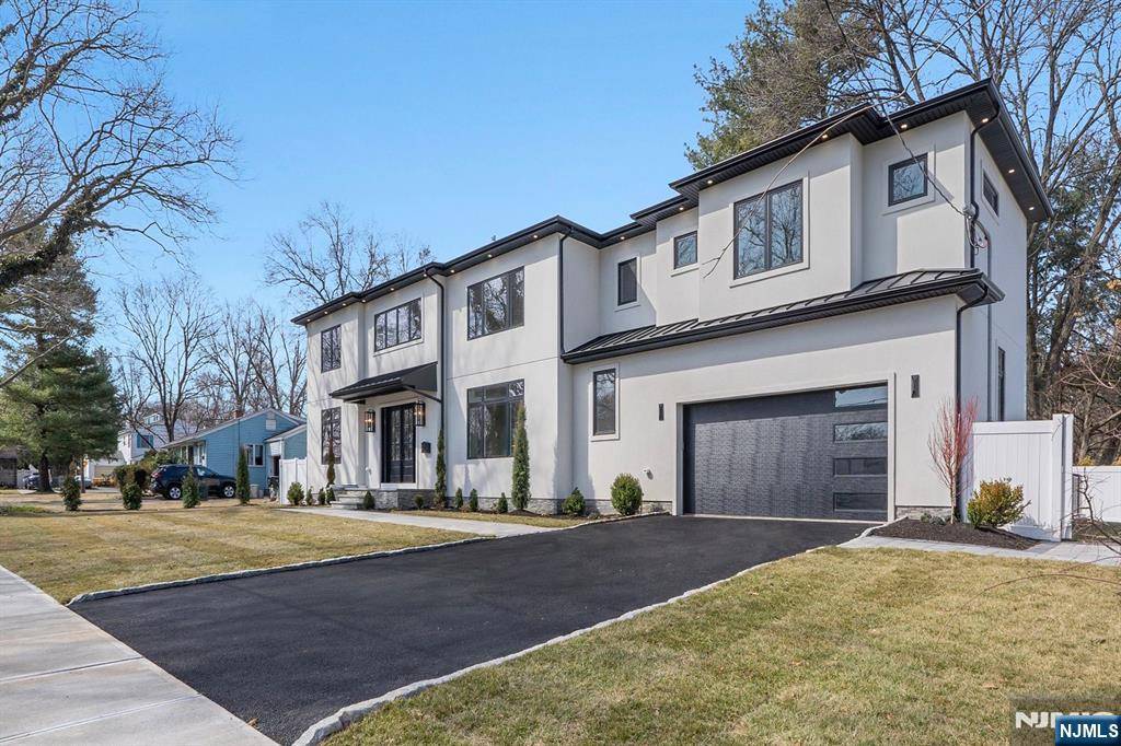 Paramus, NJ 07652,623 Alberta DR