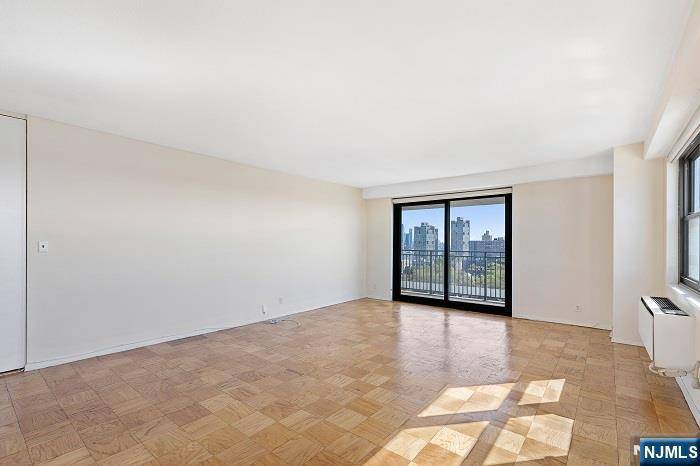 North Bergen, NJ 07047,7855 Boulevard East #11L