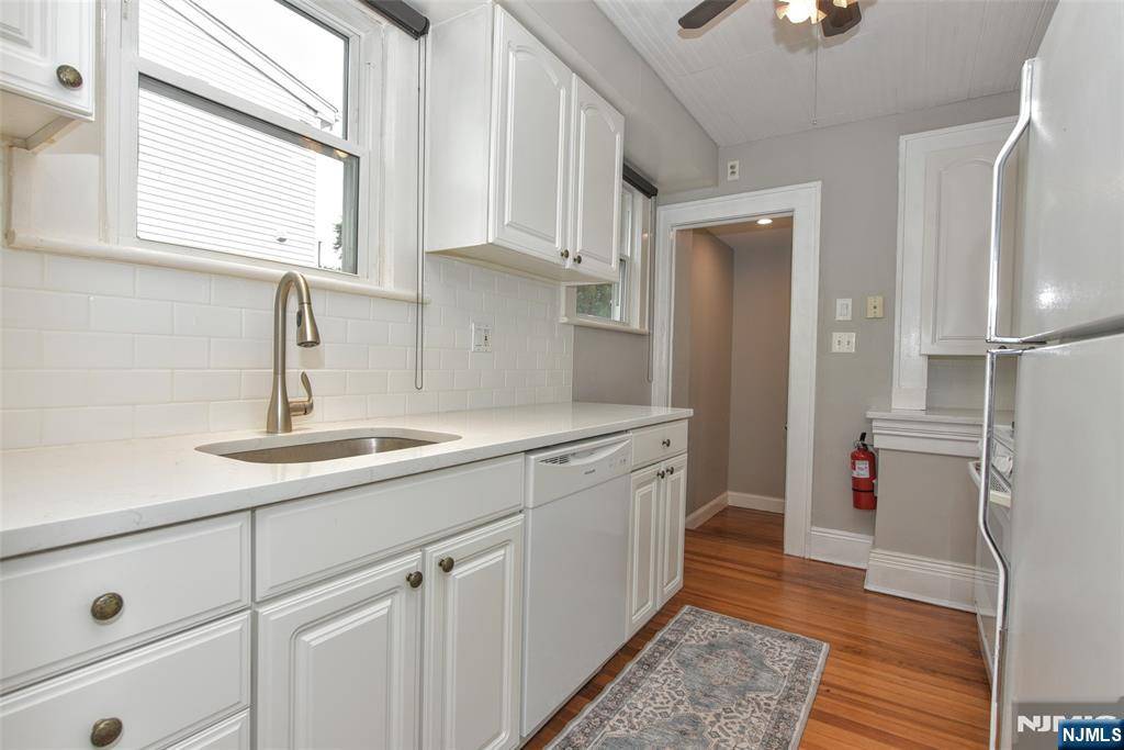 Emerson, NJ 07630,81 Locust AVE