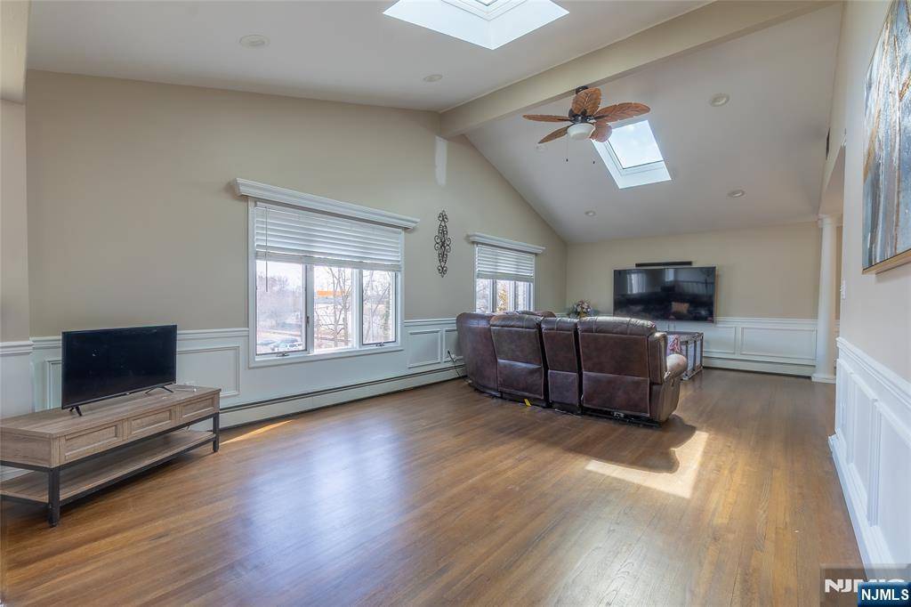 Elmwood Park, NJ 07407,6 Livi #1