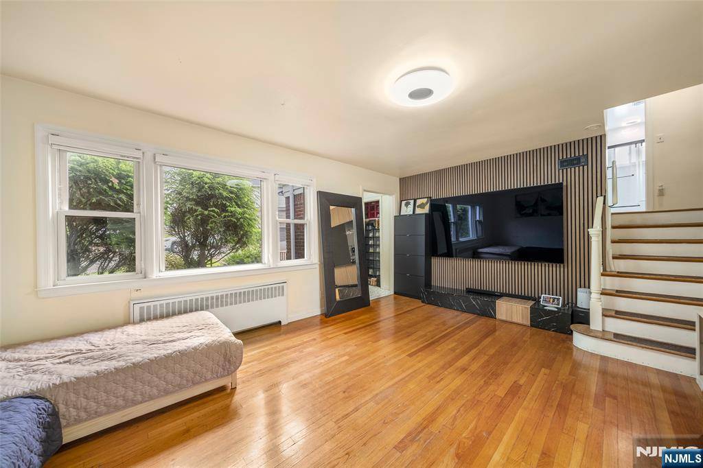 Palisades Park, NJ 07650,344 Northwood WAY