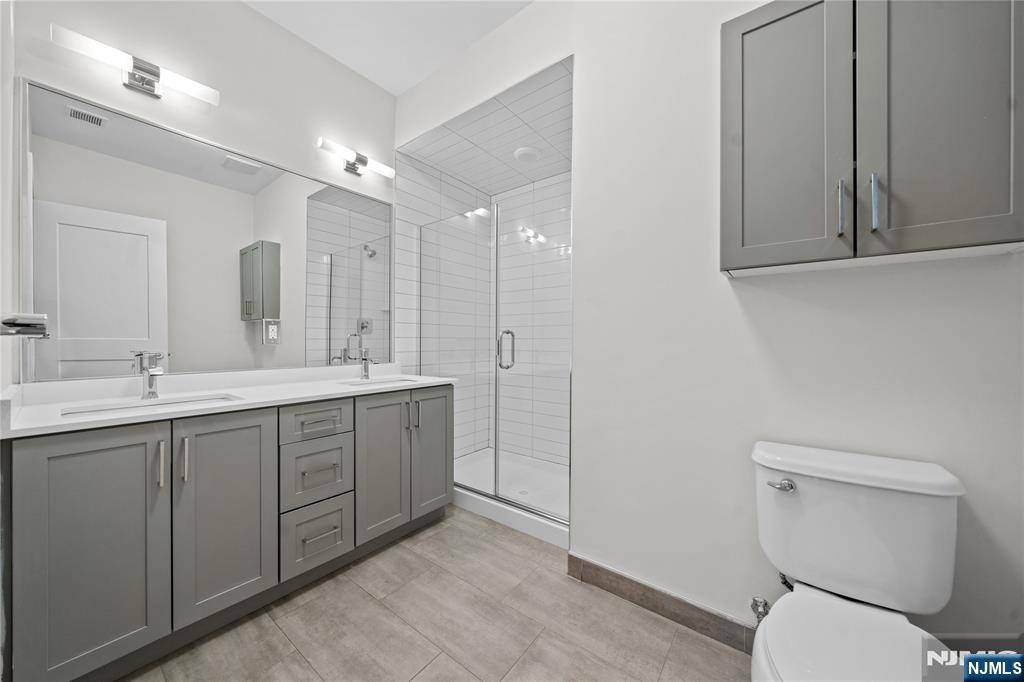 Leonia, NJ 07605,313 Woodland PL #301