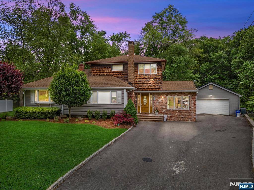 Emerson, NJ 07630,21 Lakeview DR
