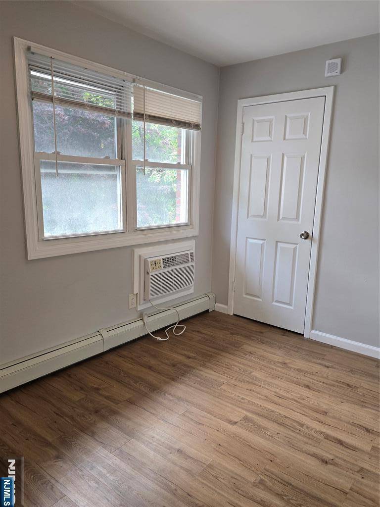 Leonia, NJ 07605,275 Grand AVE #5