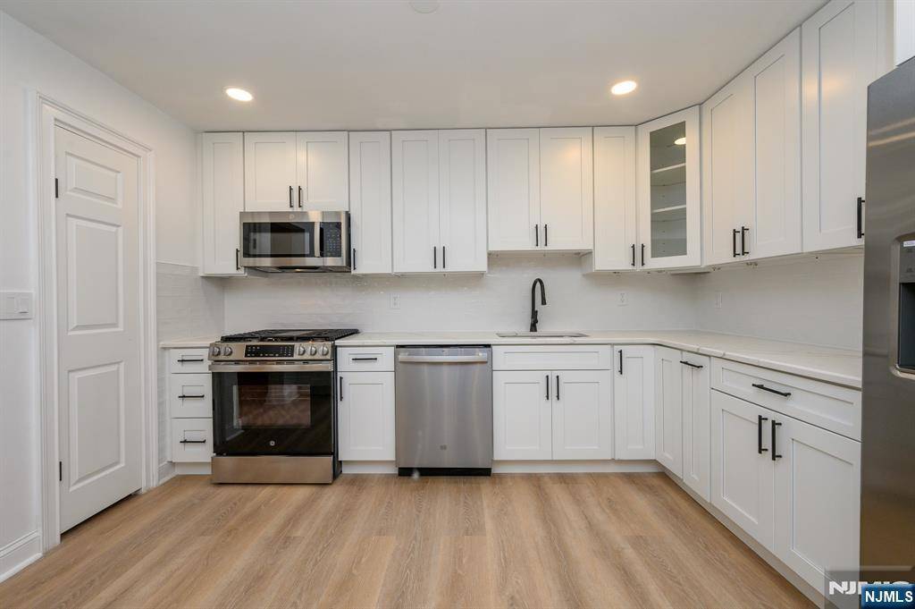 Hillsdale, NJ 07642,3 Bradshaw CT #509