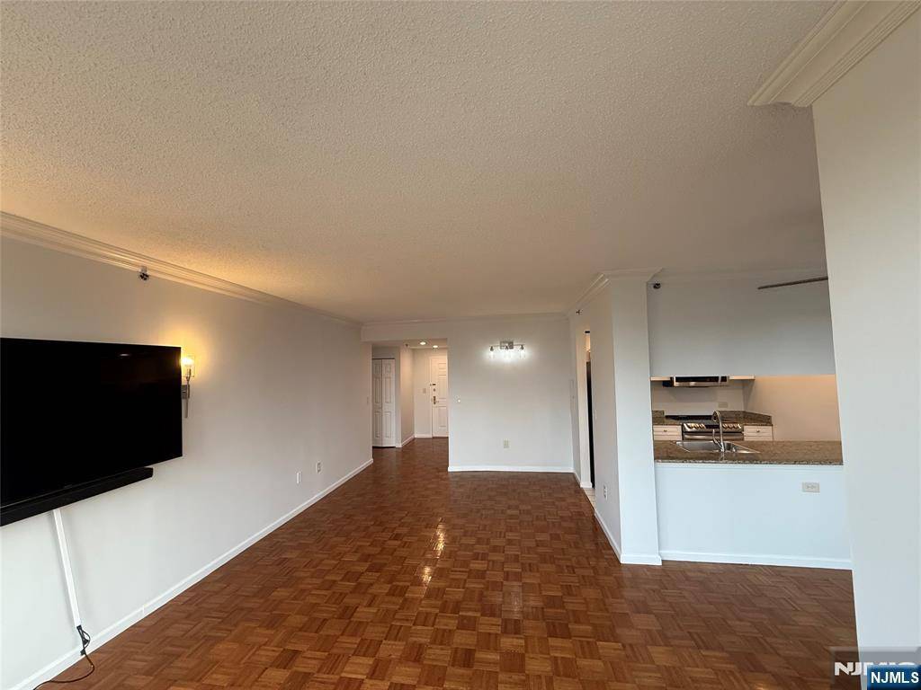 Fort Lee, NJ 07024,100 Old Palisade RD #1612