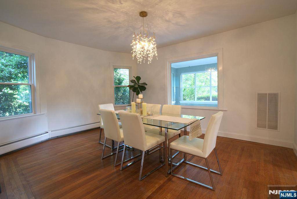 Glen Rock, NJ 07452,91 Birchwood RD