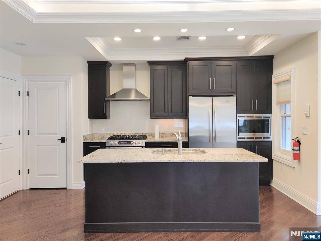 Edgewater, NJ 07020,12 Marquis CT