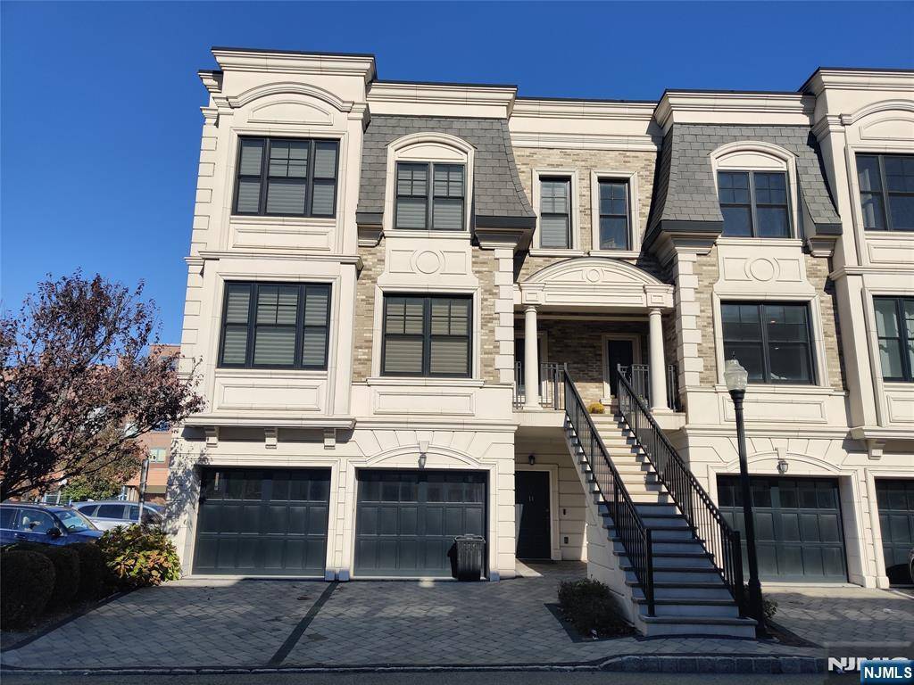 Edgewater, NJ 07020,12 Marquis CT