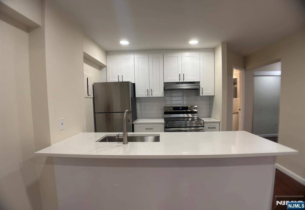 Palisades Park, NJ 07650,333 Grand AVE #1P