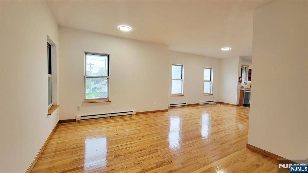 Teaneck, NJ 07666,86 E Fort Lee RD #2nd floor