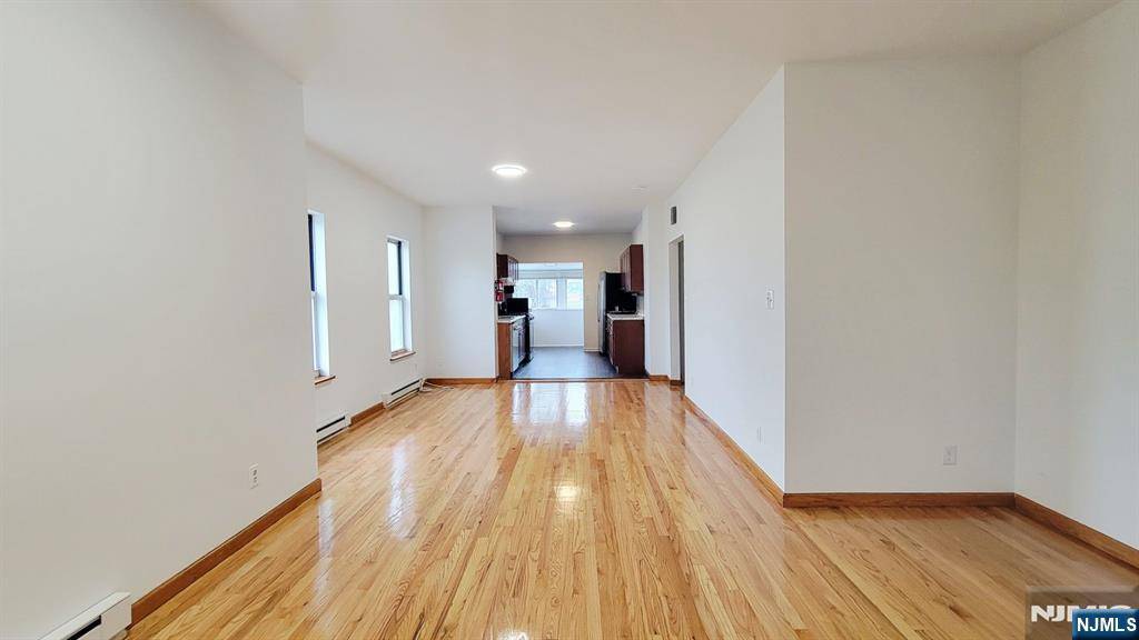 Teaneck, NJ 07666,86 E Fort Lee RD #2nd floor
