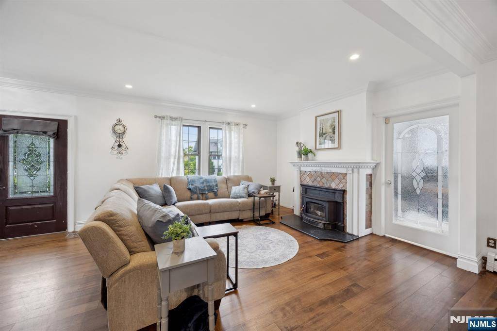 Little Falls, NJ 07424,52 2nd AVE