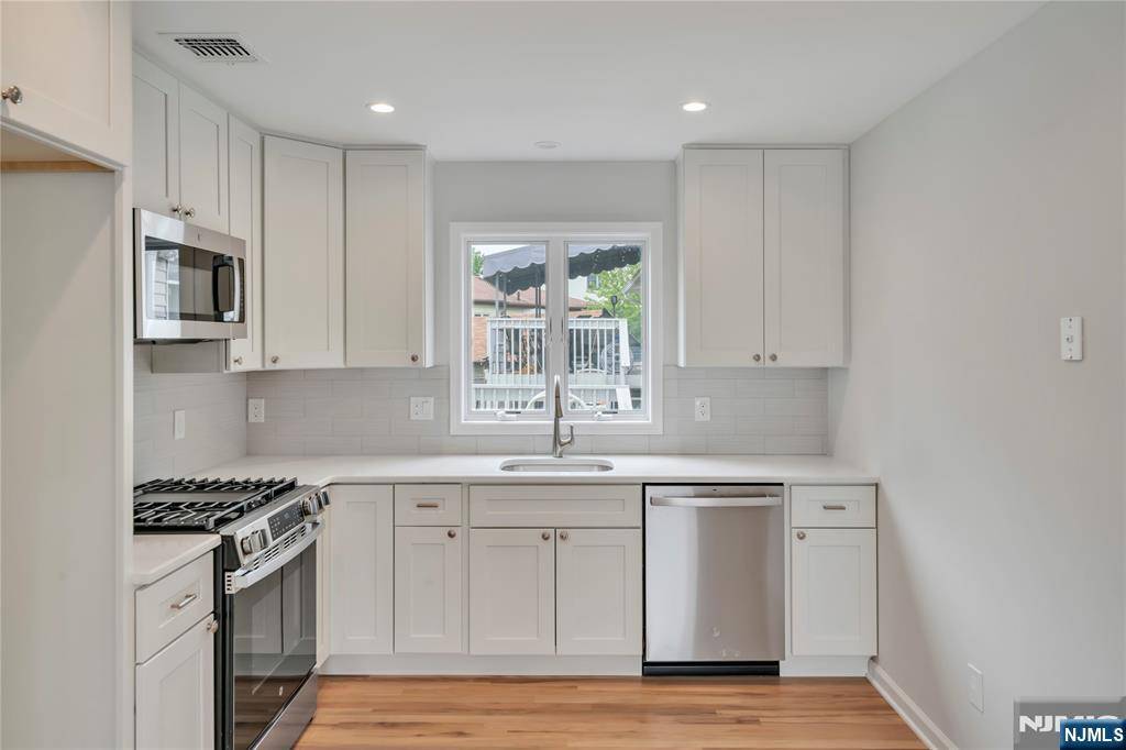 Ridgefield, NJ 07657,800 Pleasantview TER