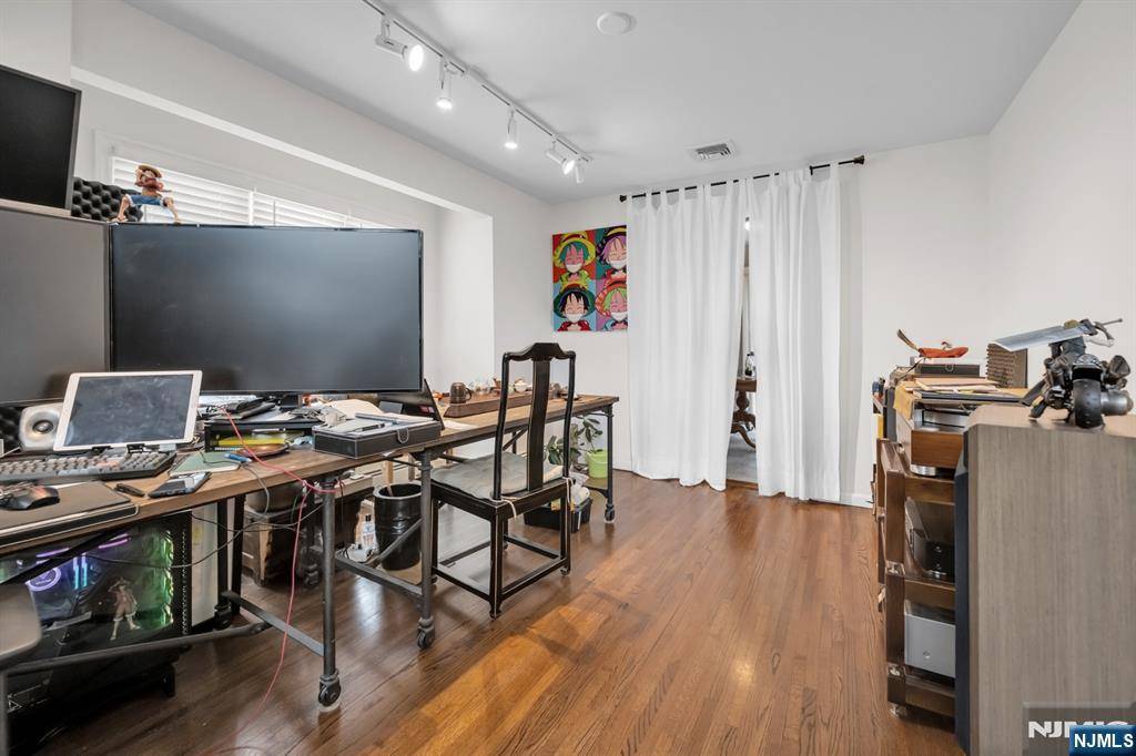 Cliffside Park, NJ 07010,755 Jefferson AVE