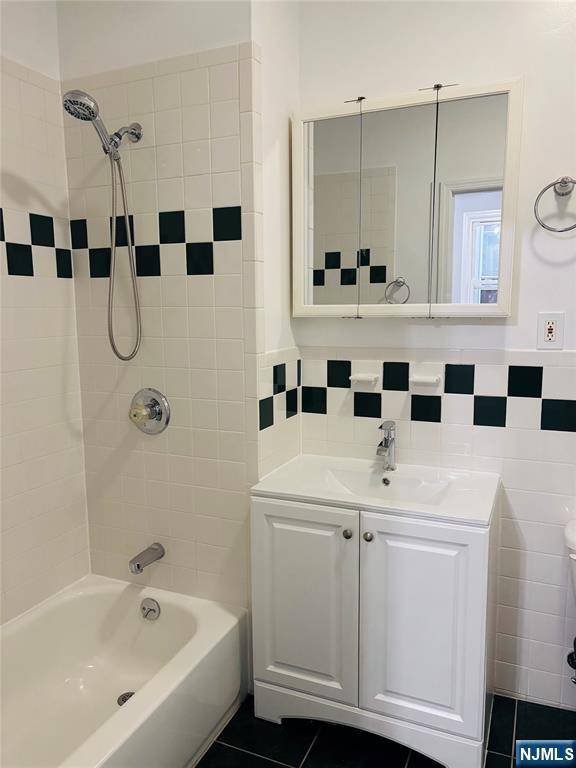 Kearny, NJ 07032,44 Highland AVE #3R