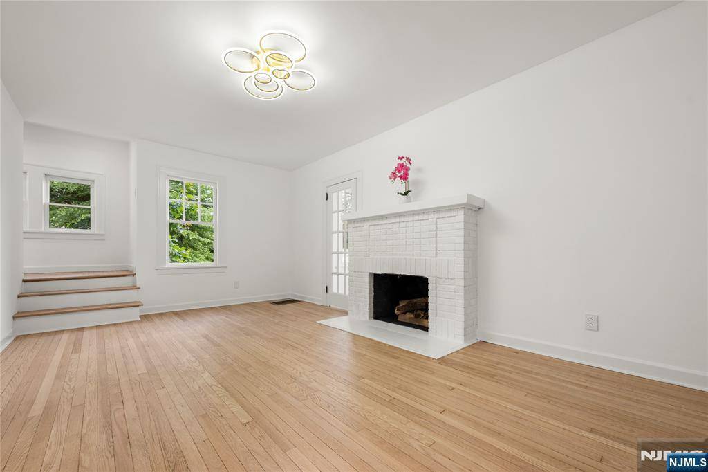 Westwood, NJ 07675,41 Oakland AVE