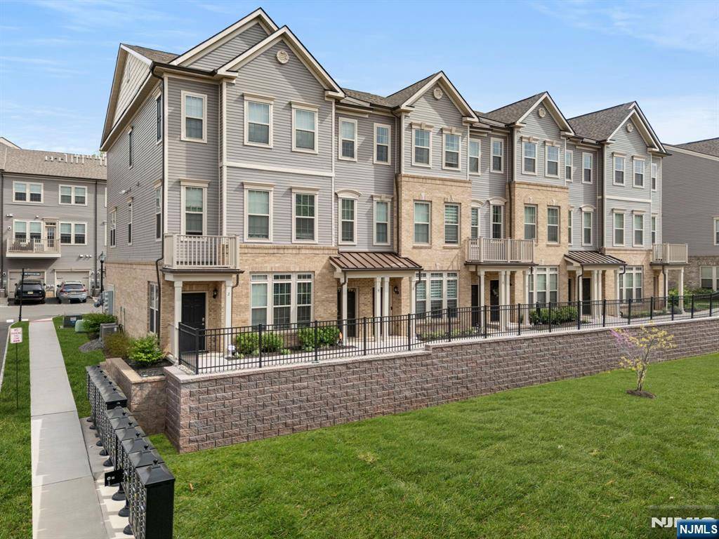 Wood Ridge, NJ 07075,4 Arnold DR #5302